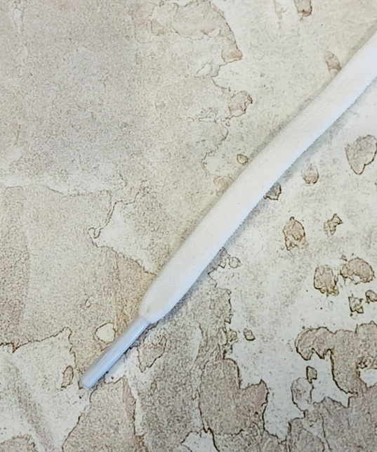 Шнурок плоский эластичный 8 мм. 95 см